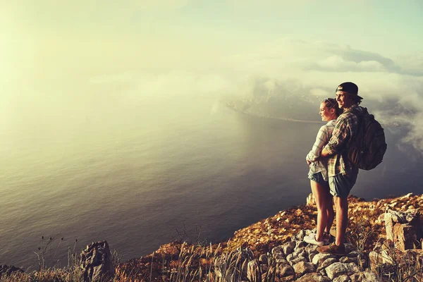 Discovering Love Great Outdoors Adventurous Young Couple Admiring View Mountain — 스톡 사진