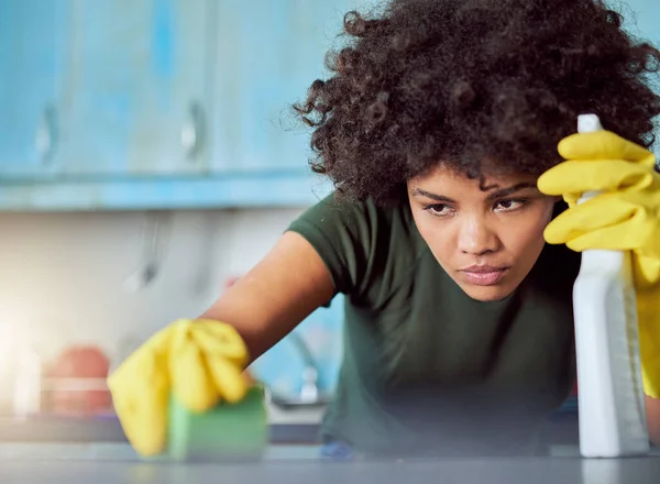 Takes Concentration Remove Stains Attractive Young Woman Yellow Gloves Cleaning — Stockfoto