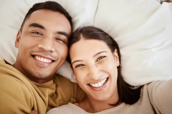 Happy Smiling Love Young Couple Enjoying Spending Time Together Home — Stockfoto