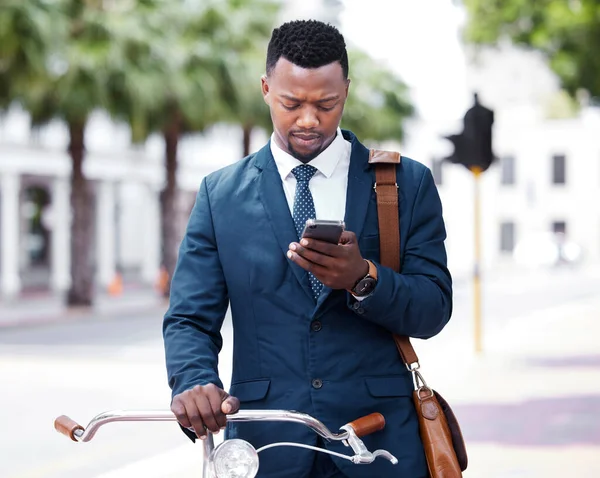 Reading Texting Web Search Phone Business Man Ready Ride Bike — Stock fotografie
