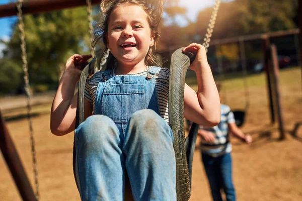 Swinging Some Summer Fun Portrait Little Girl Playing Swing Park — ストック写真