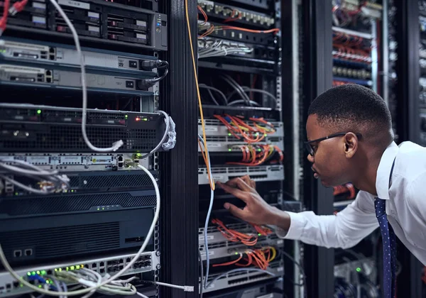 Room Error Technician Working Checking All Servers Running — ストック写真