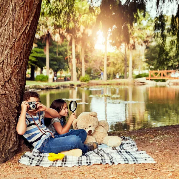 Kids Always See Fun Life Two Little Siblings Having Fun — ストック写真