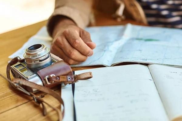 Hes Got Full Day Exploring Ahead Unidentifiable Tourist Looking Maps — Fotografia de Stock