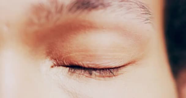 Close Face Zoom Brown Eye Opening Blink Healthy Iris Retina — Wideo stockowe