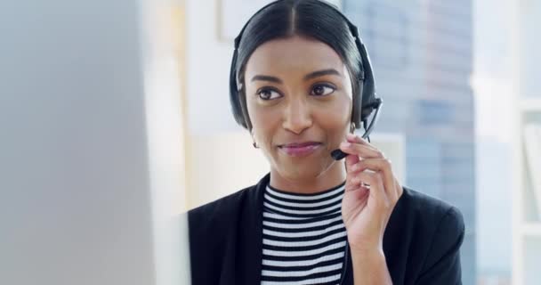 Τηλεφωνικό Κέντρο Μιλώντας Απευθείας Σύνδεση Γυναίκα Σύμβουλος Για Τις Πωλήσεις — Αρχείο Βίντεο