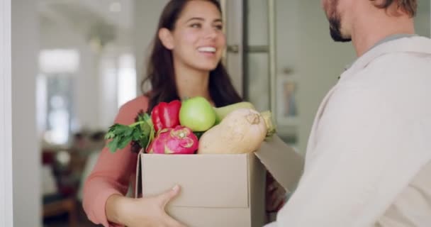 Delivery Man Box Grocery Online Shopping Order Woman Customer House — Vídeo de Stock