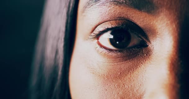 Closeup Portrait Female Eye Contact Blinking Good Vision Studio Zoom — Stockvideo