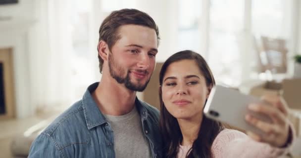 Happy Couple Taking Selfie Phone New Home Apartment Space House — ストック動画