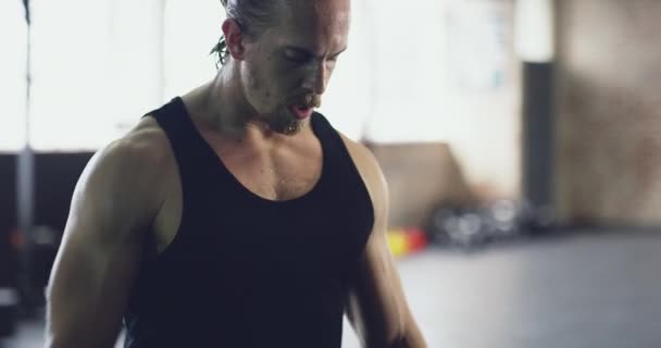 Fitness Motivation Exercise Gym Wellness Training Workout Strong Athletic Bodybuilder — Stockvideo