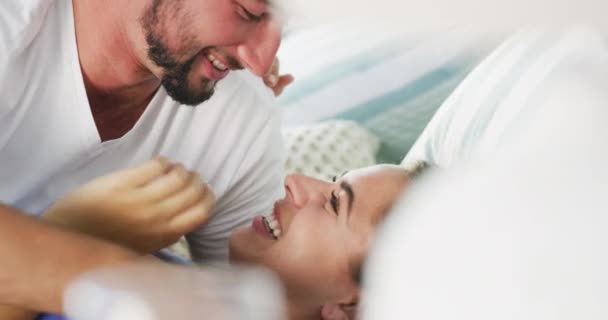 Happy Playful Fun Couple Kissing While Bed Bedroom Home Apartment — Stock videók