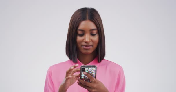 Wow Smartphone Woman Social Media Fake News Shocking Internet Gossip — Stockvideo