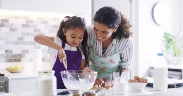 Mother Child Cooking Baking Cake Dessert Breakfast Cookies Food Home — Vídeo de Stock