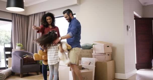 Happy People Family Moving New House Cardboard Box Excited Girl — Vídeo de Stock
