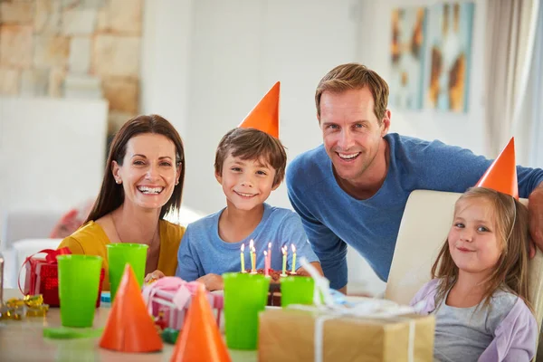 Weve Got Lot Celebrate Portrait Happy Family Having Birthday Party — Stockfoto