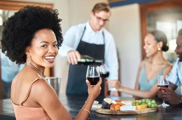 Smile Luxury Wine Tasting Woman Fine Dining Countryside Vineyard Restaurant — Photo