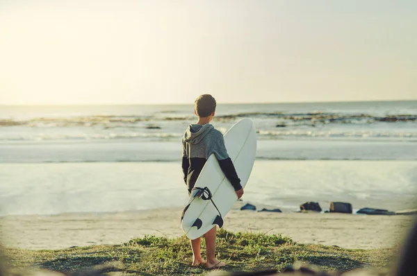 Loving Ocean Young Age Rearview Shot Young Boy Holding His — Foto Stock