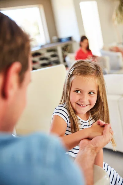 Going Beat You Smiling Littlegirl Her Father Arm Wrestling Together — Foto de Stock