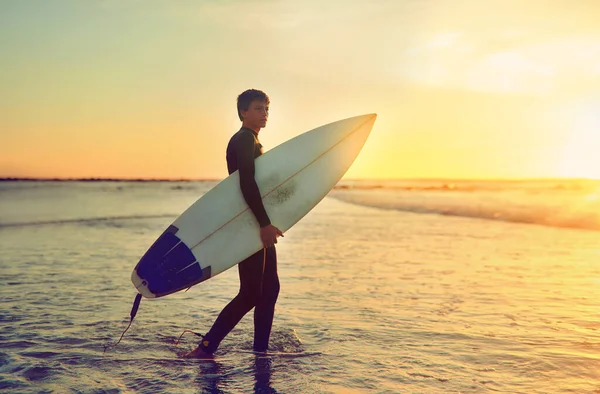 Surf Therefore Young Surfer Walking Water His Surfboard His Arm — Fotografia de Stock
