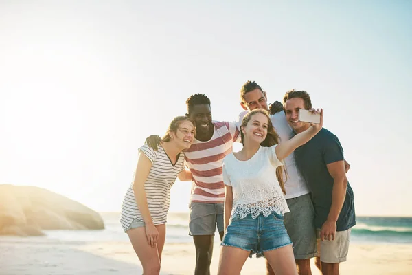 First Selfie Summer Happy Group Friends Taking Selfies Together Beach — Stock Fotó
