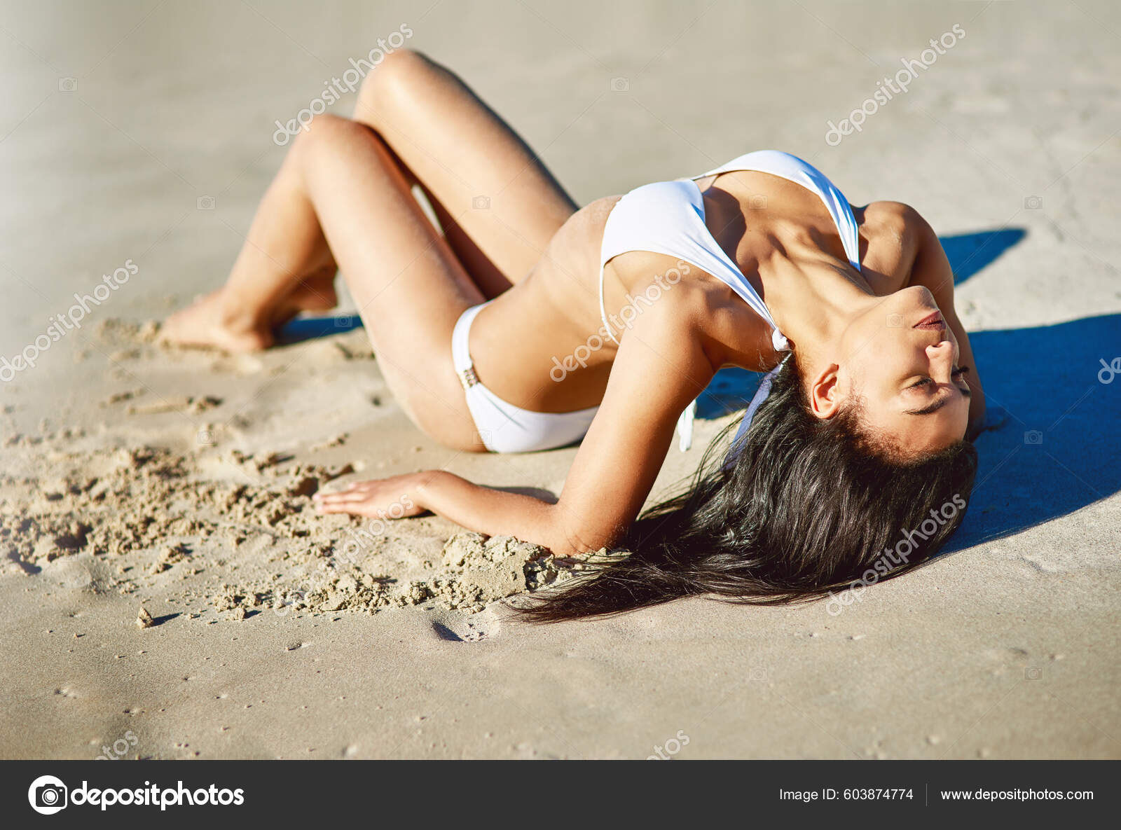 You Venus Beautiful Young Woman White Bikini Posing Beach fotos, imagens de  © PeopleImages.com #603874774