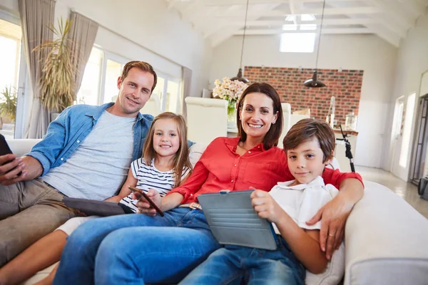 Family Loves Devices Portrait Smiling Family Sitting Together Living Room — Zdjęcie stockowe