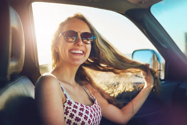 All Roads Lead Happiness Cropped Portrait Attractive Young Woman Roadtrip — Stockfoto