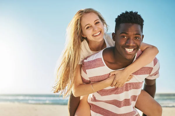 Nothing Says Summer Romance Piggyback Ride Happy Young Couple Enjoying — ストック写真