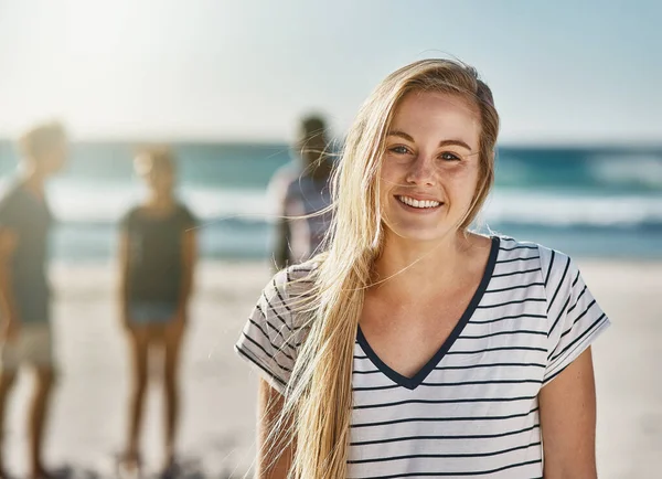 Never Say Day Beach Portrait Happy Young Woman Posing Beach – stockfoto