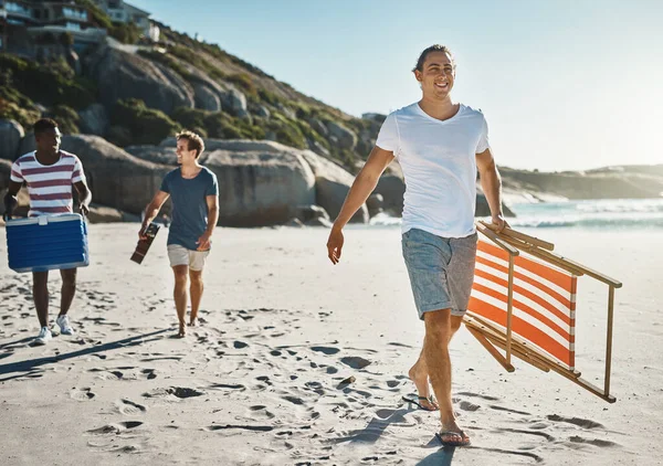 Lets Get Beach Day Started Group Young Friends Walking Beach — Stockfoto