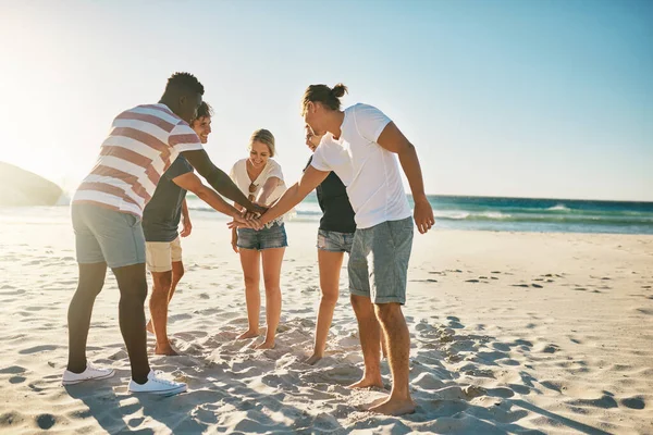 Summer Win Group Young Joining Hands Together Solidarity Beach — Stock Photo, Image