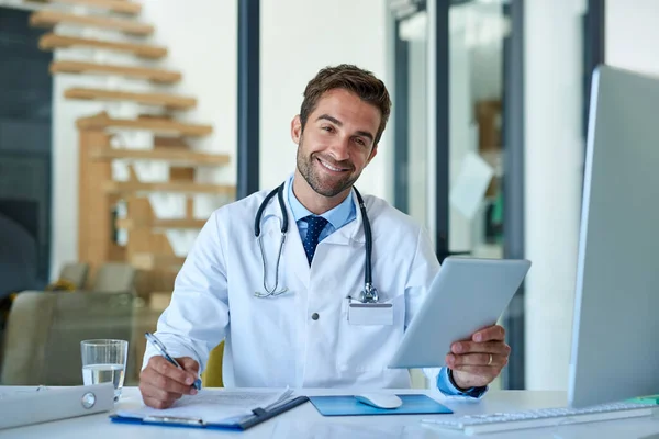 Here Get Your Health Check Portrait Young Doctor Working Digital — Photo