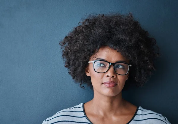 Beginning Bright Idea Studio Shot Attractive Young Woman Wearing Glasses — Stockfoto