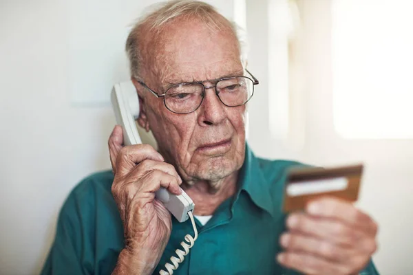 Can Make Booking Senior Man Reading Something His Credit Card — Zdjęcie stockowe