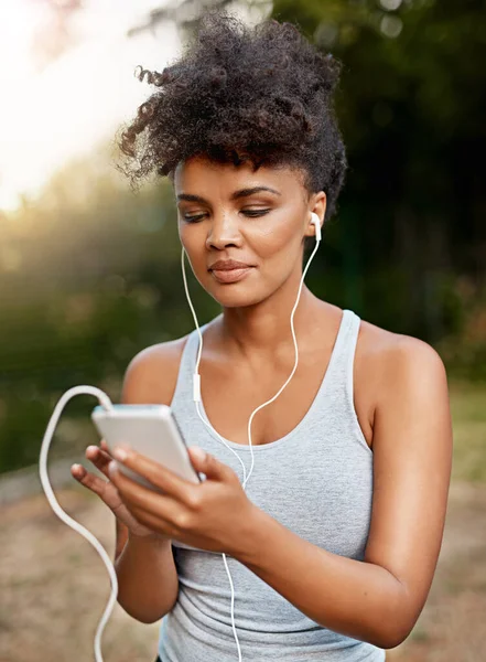 Theres Only One Thing Thatll Power Workouts Young Woman Listening — 스톡 사진