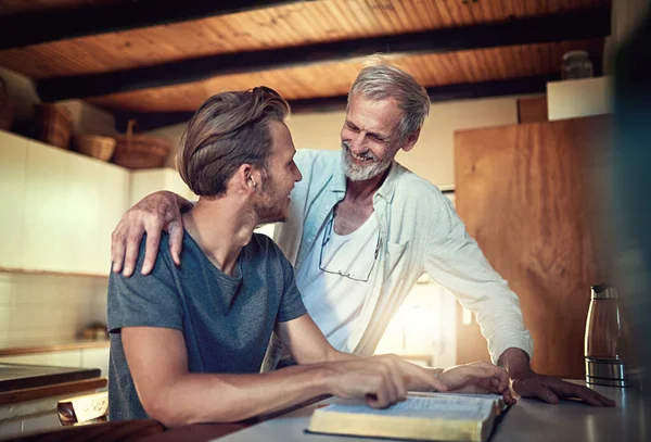 Everyone Needs Spiritual Mentor Father Son Doing Bible Study Together — ストック写真