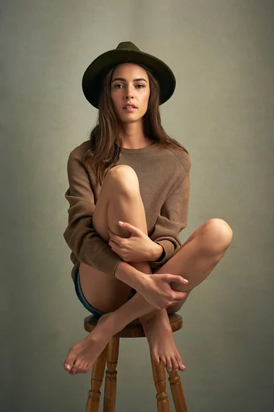World Full Ordinary Dare Different Beautiful Young Woman Sitting Brown — 스톡 사진