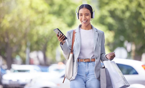 Shopping City Woman Smartphone Headphones Listening Fashion Clothes Podcast Smile — Foto de Stock
