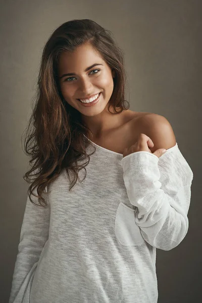 Confidence Goes Well Any Outfit Portrait Beautiful Young Woman Smiling — Stockfoto