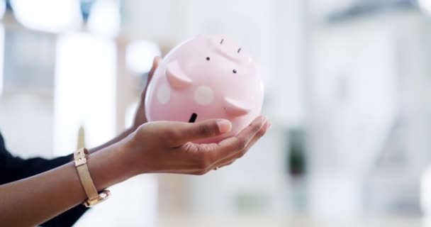 Empty Piggy Bank Hand Due Inflation Poor Economy Debt Insurance — Vídeos de Stock