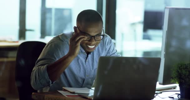 Man Working Business Laptop Late Work Reading Email Computer Smile — Vídeos de Stock