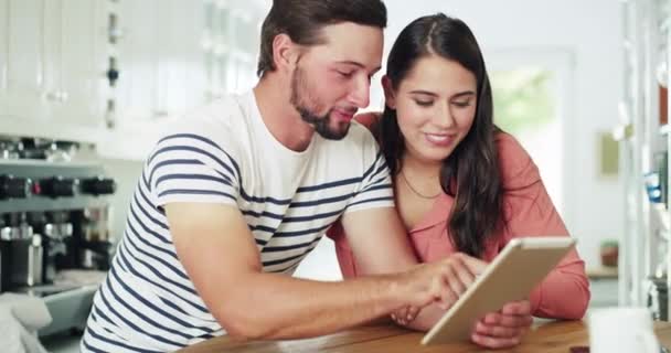Couple Working Tablet Kitchen Talking Social Media Online Reading Mobile — Vídeos de Stock