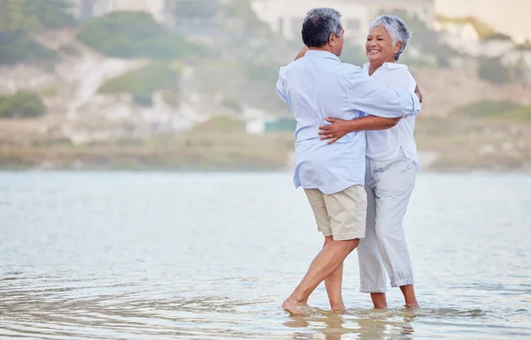 Landscape Beach Dance Senior Couple Smiling Dancing Sea Ocean Water — Stock Fotó