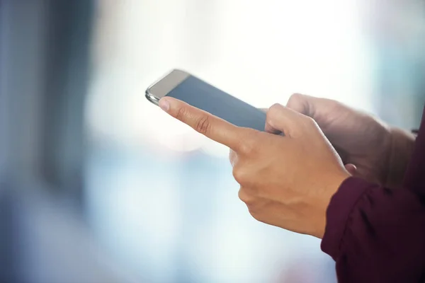 Sending Some Texts Unrecognisable Woman Texting Her Cellphone — Stok fotoğraf