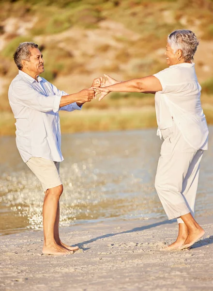 Beach Retirement Happy Senior Couple Dancing Summer Holiday Vacation Sea — Stock Fotó