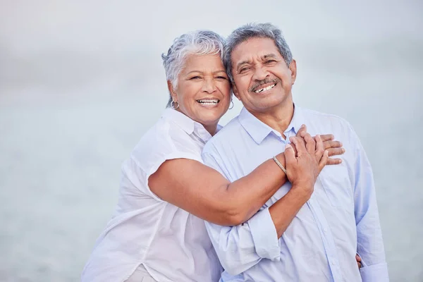 Senior Love Hug Portrait Couple Beach Trust Hug Security Safety — Stock Fotó