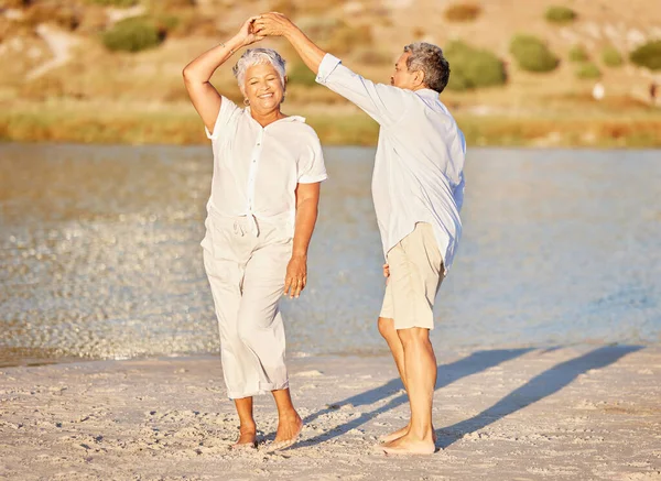 Sand Beach Dancing Happy Senior Couple Summer Retirement Holiday Travel — Stock Fotó