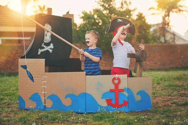 Hunt Buried Treasure Cute Little Boy His Brother Playing Pirates — Stock Photo, Image