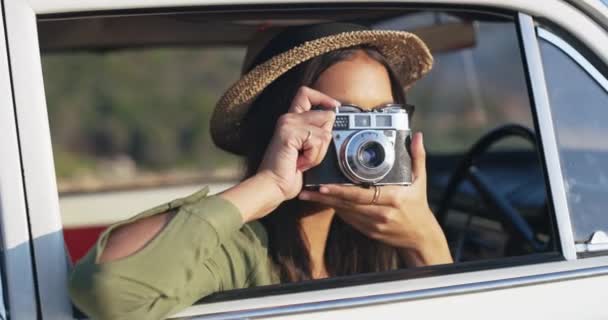 Woman Taking Picture Camera Nature Road Trip Holiday Car Transportation — Αρχείο Βίντεο