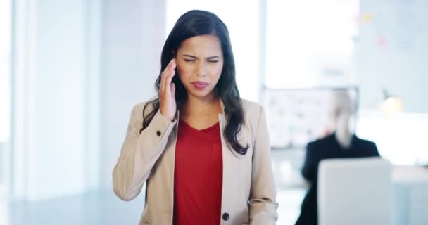 Headache Workplace Stress Anxiety Business Woman Sick Forehead Pain Chronic — Stock Video